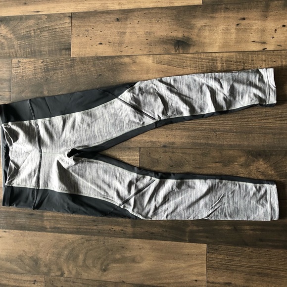 Lululemon Run with the Sun Tight - Picture 2 of 6